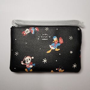 NWT Coach CN031 Disney Corner Zip Wristlet Holiday Minnie Mickey Daffy Pluto